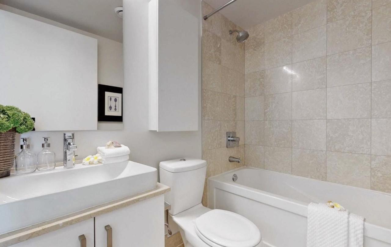 Central Condo In The Heart Of Toronto Exterior photo