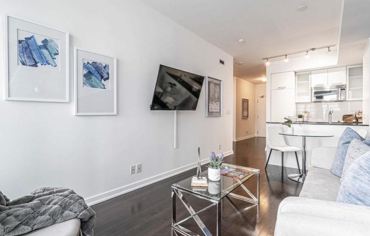 Central Condo In The Heart Of Toronto Exterior photo