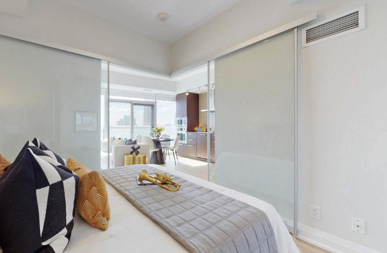 Central Condo In The Heart Of Toronto Exterior photo