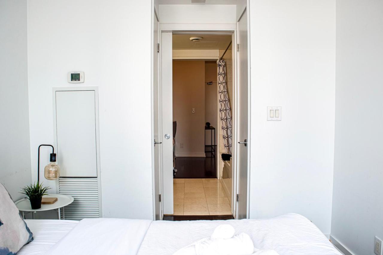 Central Condo In The Heart Of Toronto Exterior photo