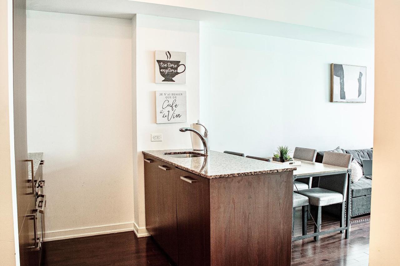 Central Condo In The Heart Of Toronto Exterior photo